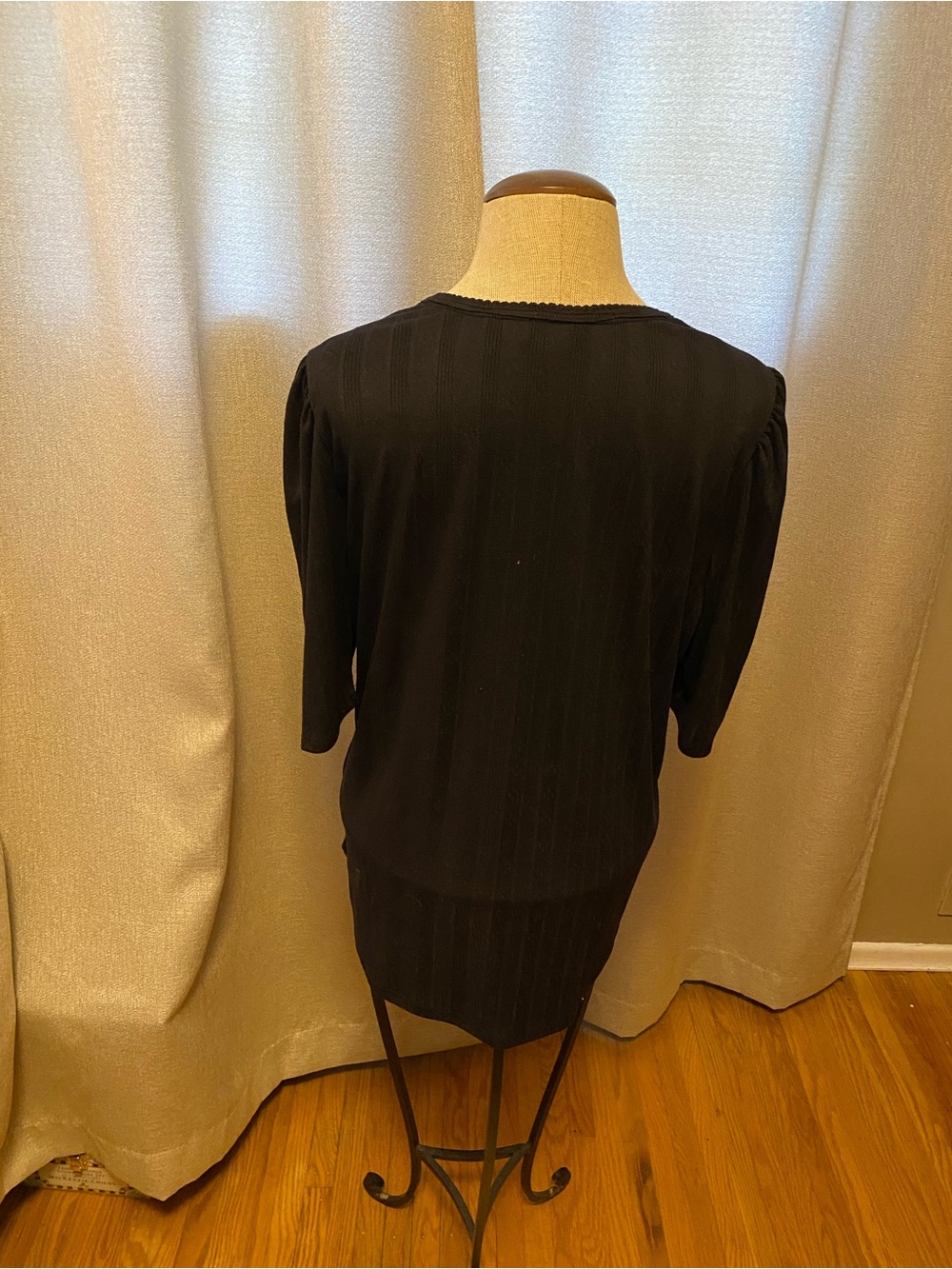 Lands' End Black V-Neck Short Sleeve Tee with Subtle Knit Texture, Size Large - Picture 2 of 6
